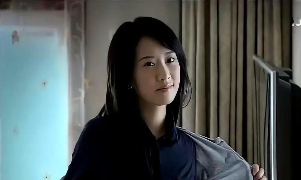 十五年前《蜗居》一播，宋思明和海藻那段见不得光的地下情直接把全国观众炸开锅。
