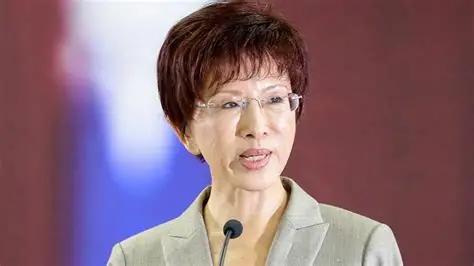 “两岸同心，共谋统一与民族复兴。”此前正在广东走访台商的国民党前主席洪秀柱，在日