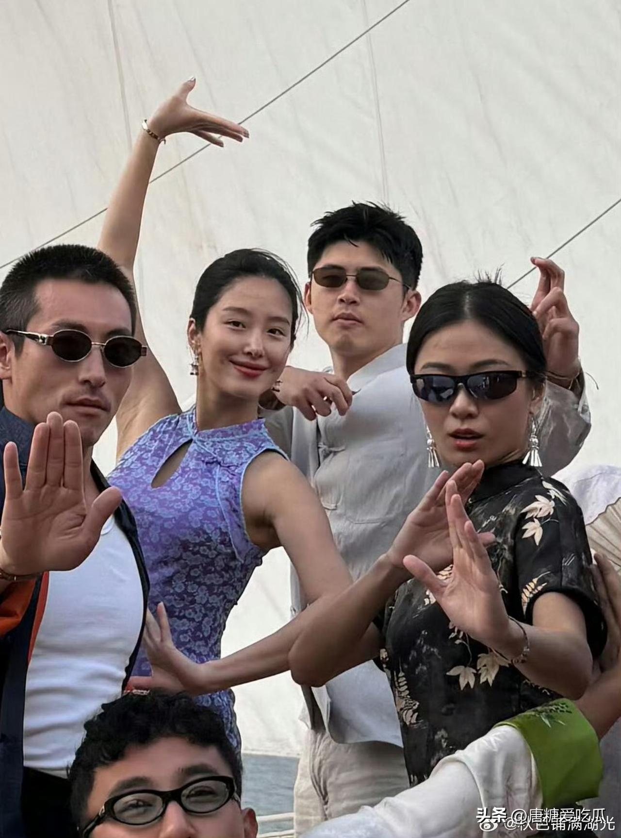 杨采钰这个人有点怪
你说大家都猜的时候吧，她偏偏藏着不让大家知道，不管是前任还是