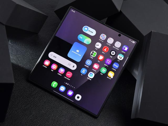 不约而同的9mm时代，为什么大折叠都在使劲做薄？