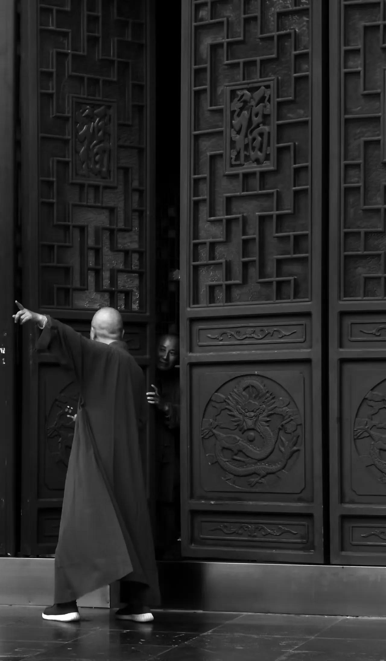    如果没有特别严重的黑天鹅事件，还是要看多中国股市，牛市还远没有结束，毕竟我