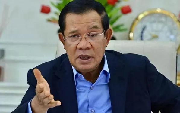 这仗没法打了，泰国出动F-16战机凌空轰炸，寒酸的柬埔寨士兵只能拿着重机枪对空射