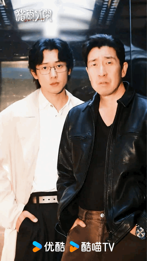 王千源侯雯元你俩别这样我害怕一个警界狠人气场，一个斯文反派架势，两人同框氛围感拉