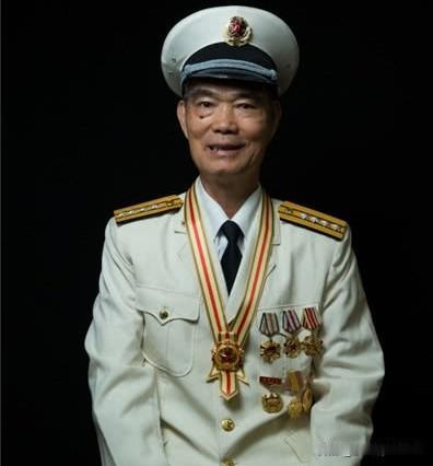 ⚓ 英雄高光：“八六海战”的钢铁意志

- 头部重伤，脑浆外露：1965年8月6