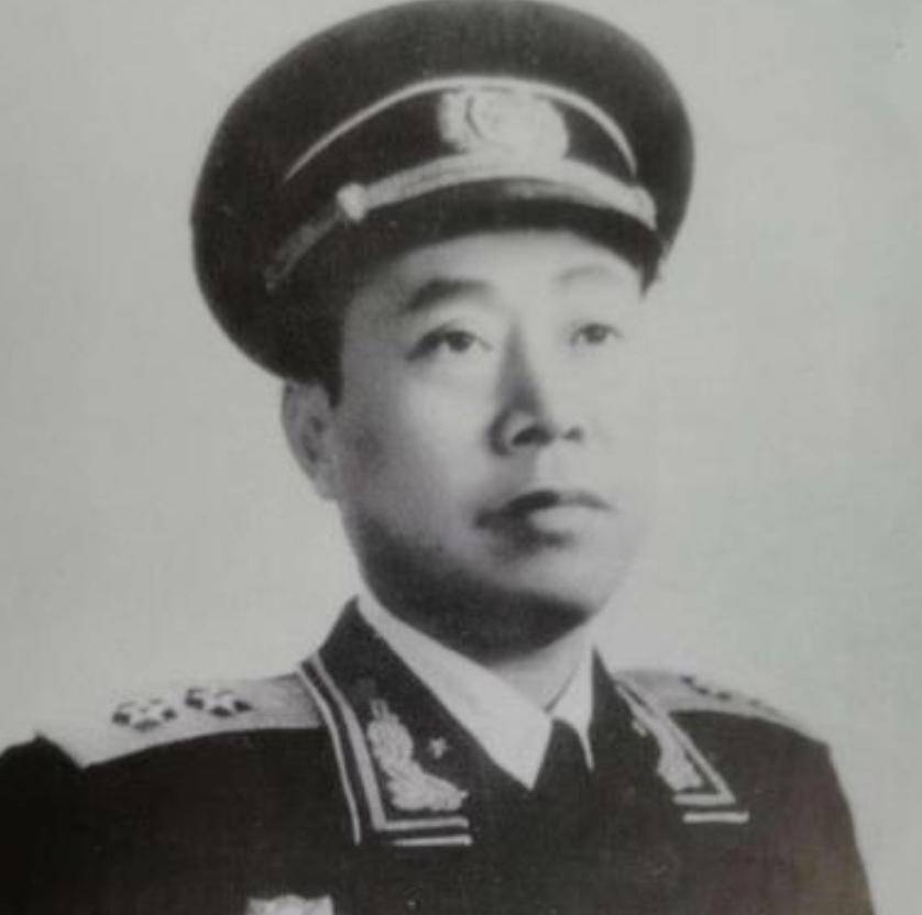1941年，海匪孙二虎劫持抗日物资，新四军决定出兵围剿，谁知陶勇却说：“别打，拿