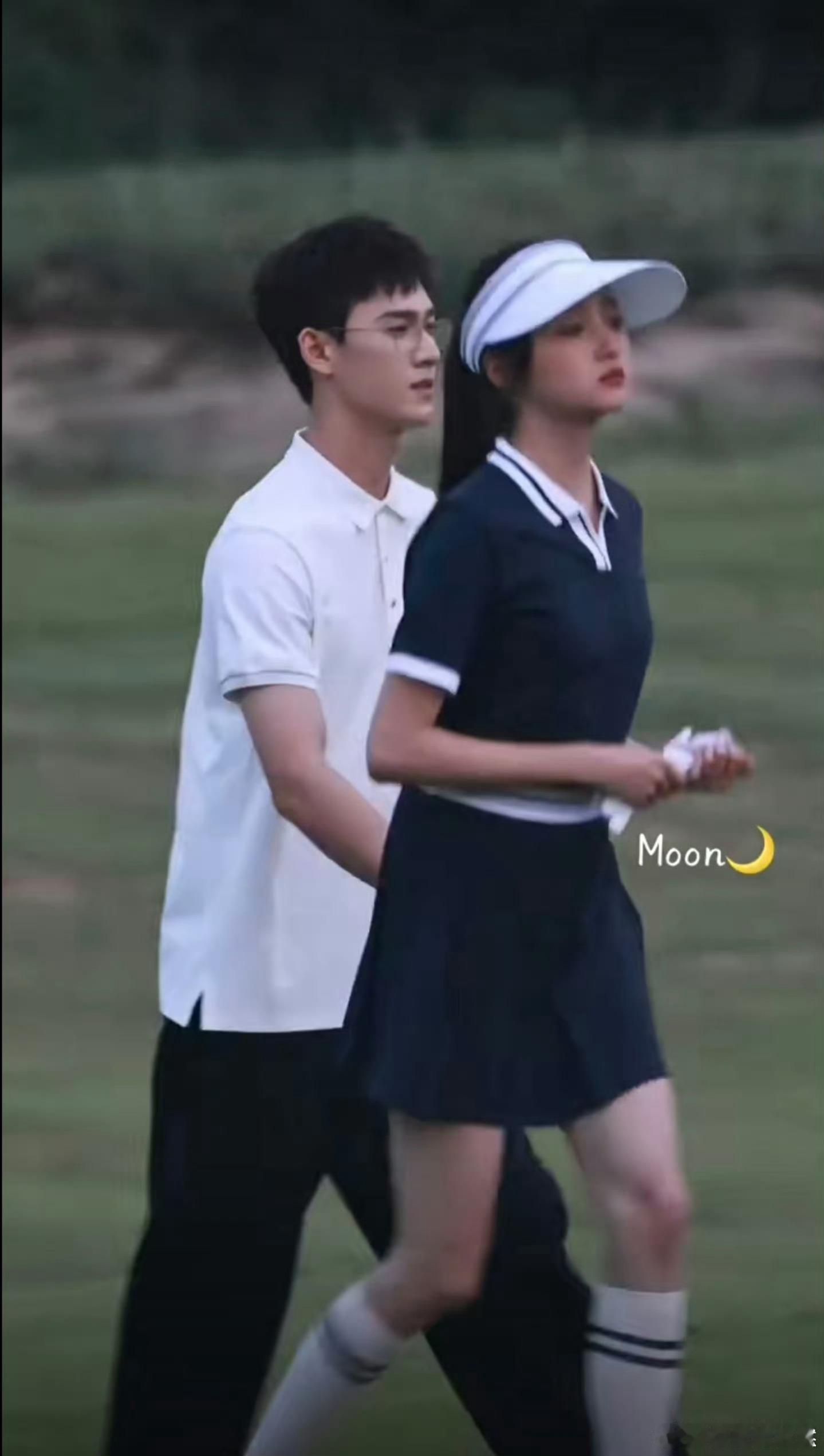 关晓彤李昀锐打高尔夫路透 谁能拒绝甜妹和阳光大男孩的组合？关晓彤李昀锐高尔夫路透