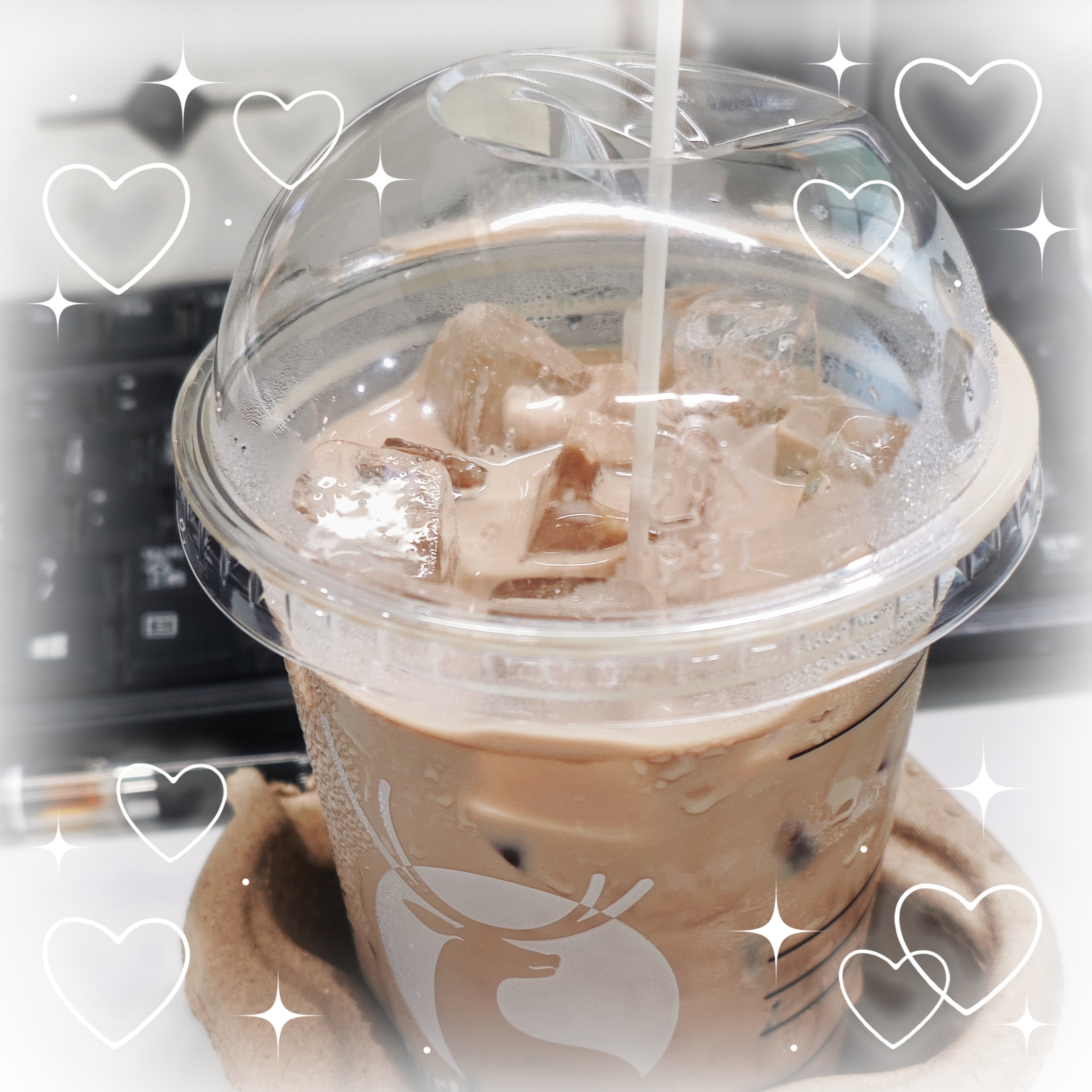 日常碎片✨瑞幸的全冰黑巧美式意外地好喝🧊☕在冰块融化到一半的时候喝最好喝！ 