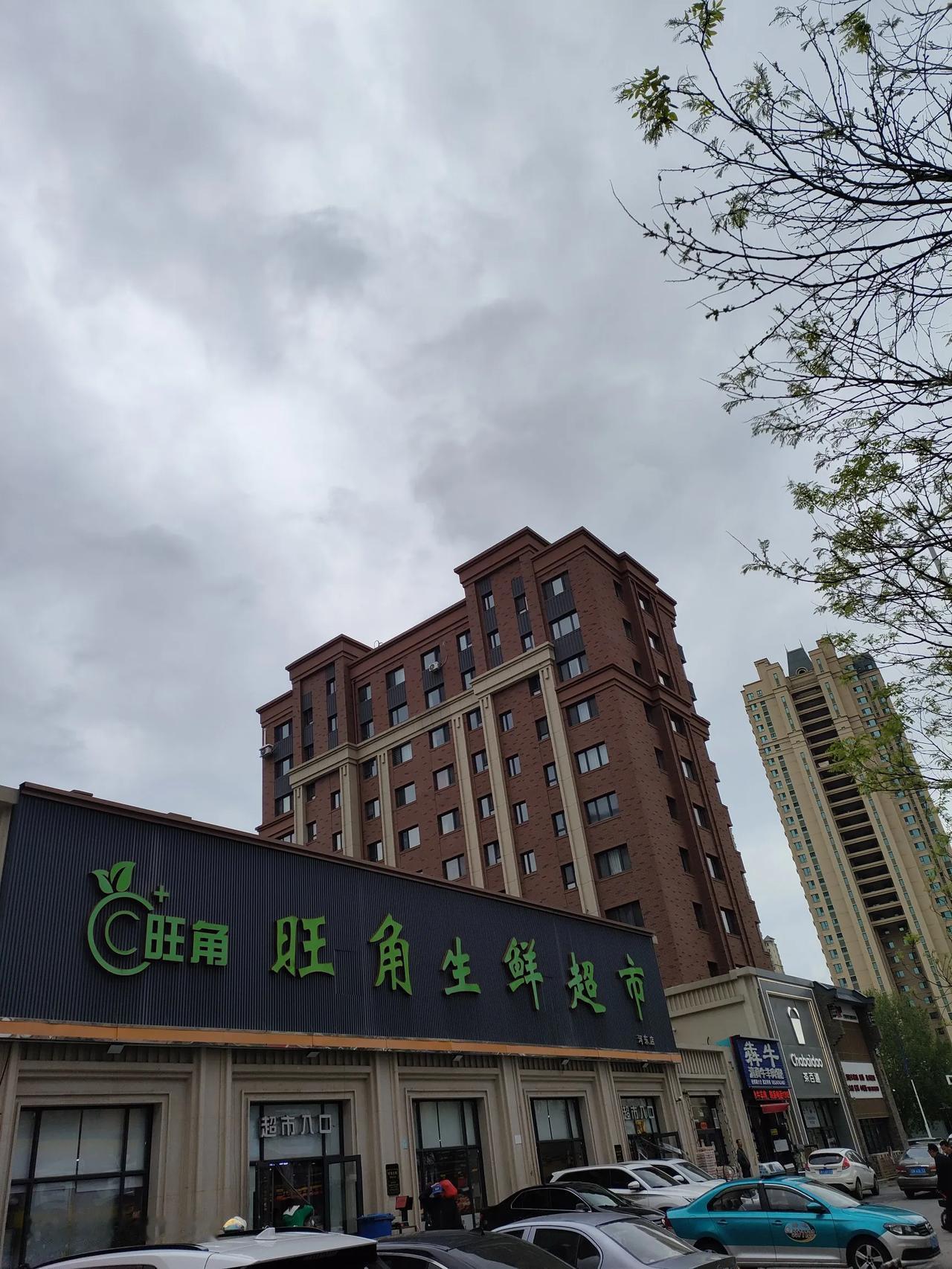五一，劳动节快乐，劳动者最光荣！
我又背着我的狐友布袋出门采买了，徒步去，骑行回