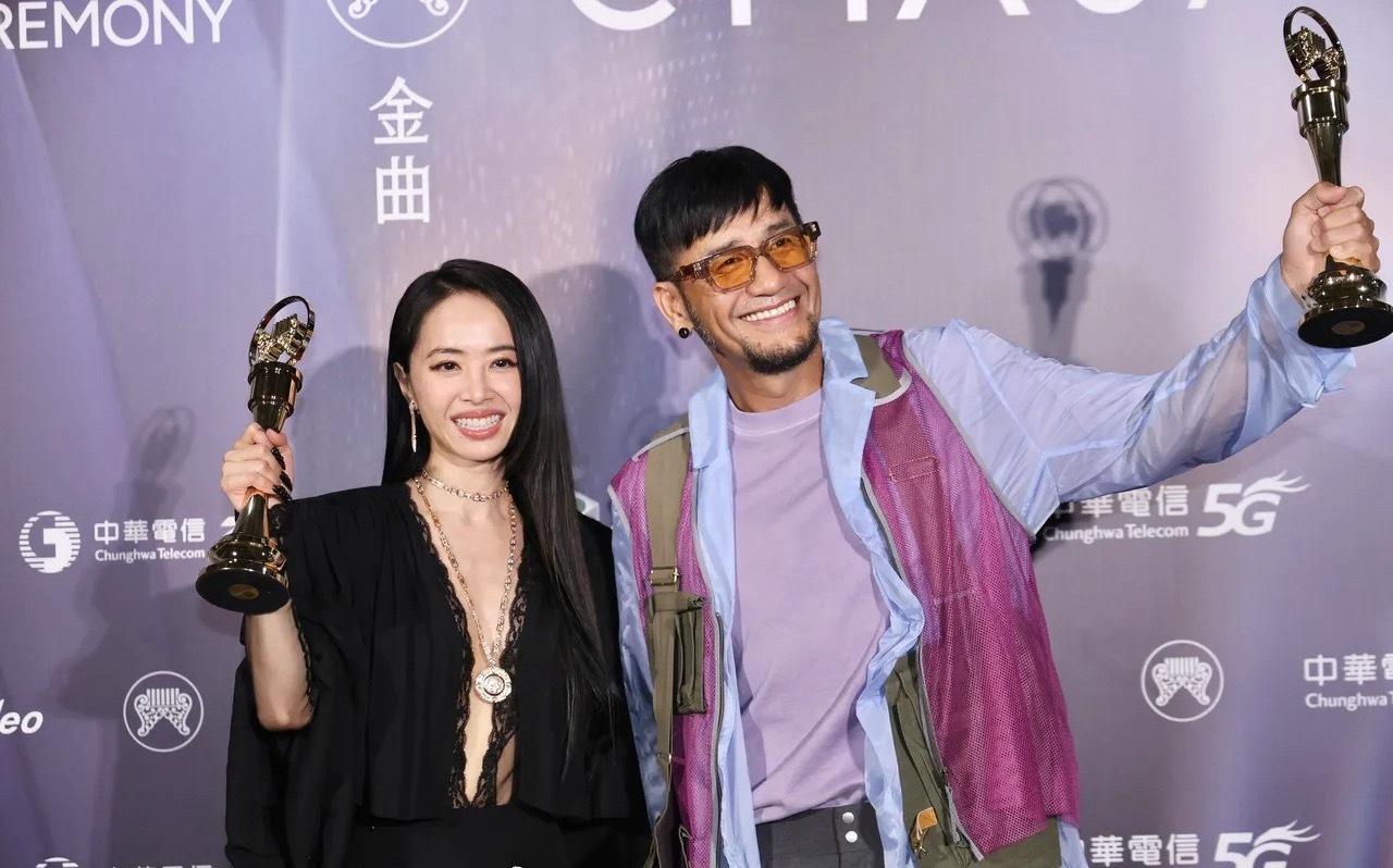蔡依林封后在第37届金曲奖，蔡依林靠着舞曲专辑《Pleasure》拿下三项大奖，