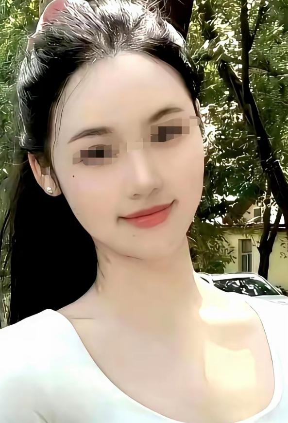 最近祁东女教师卖不雅视频这件事，全网吵翻了。
很多人骂她、唾弃她，说她丢老师的脸