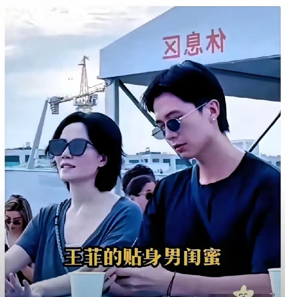 王菲的贴身男闺蜜瑞恩这次要火遍全网了，长相气质不输谢霆锋！

只因2010年王菲