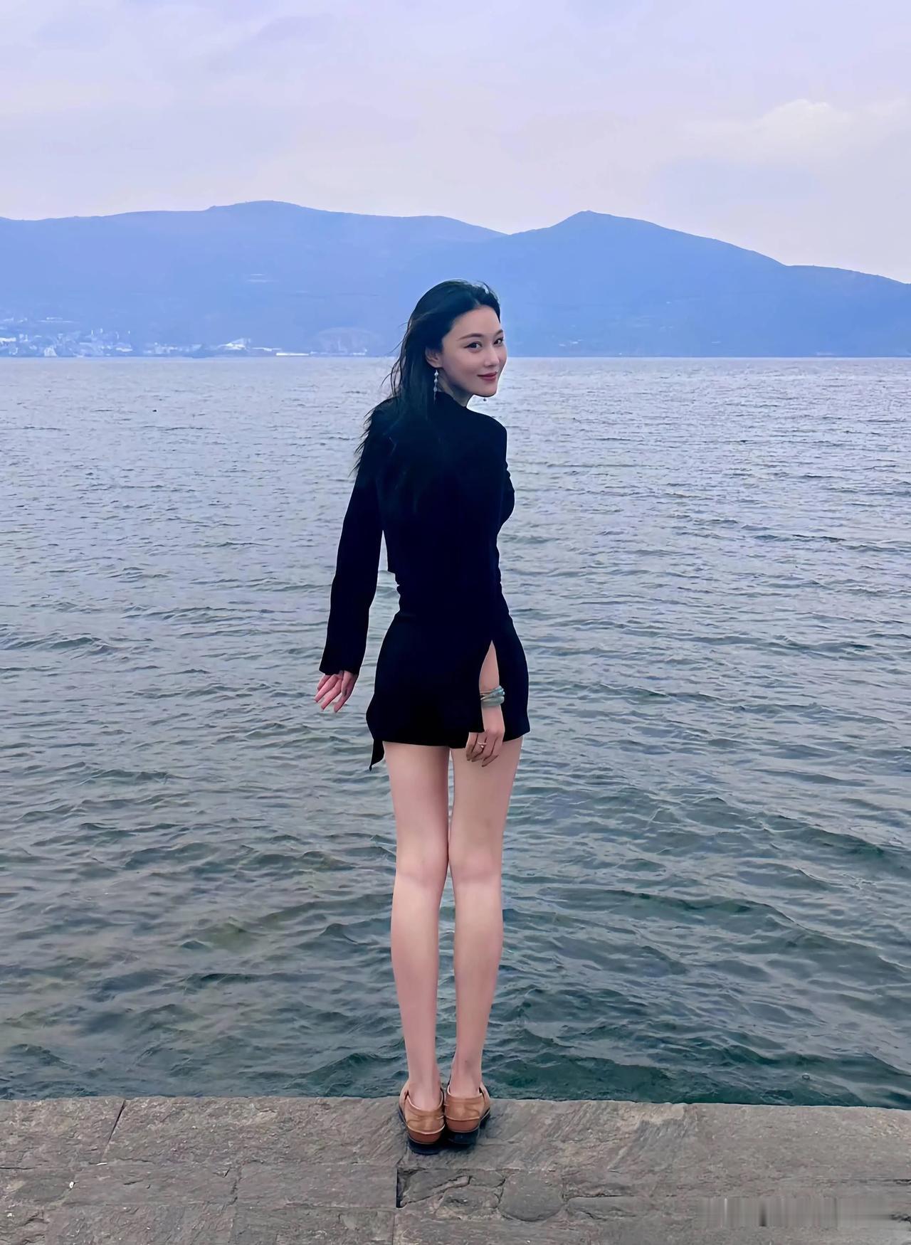 张馨予，女神背影好美