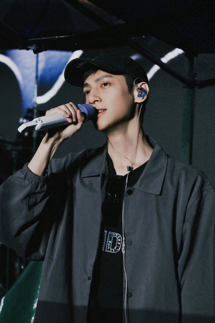 罗云熙 音乐节彩排照，期待他的舞台吗？ ​​​