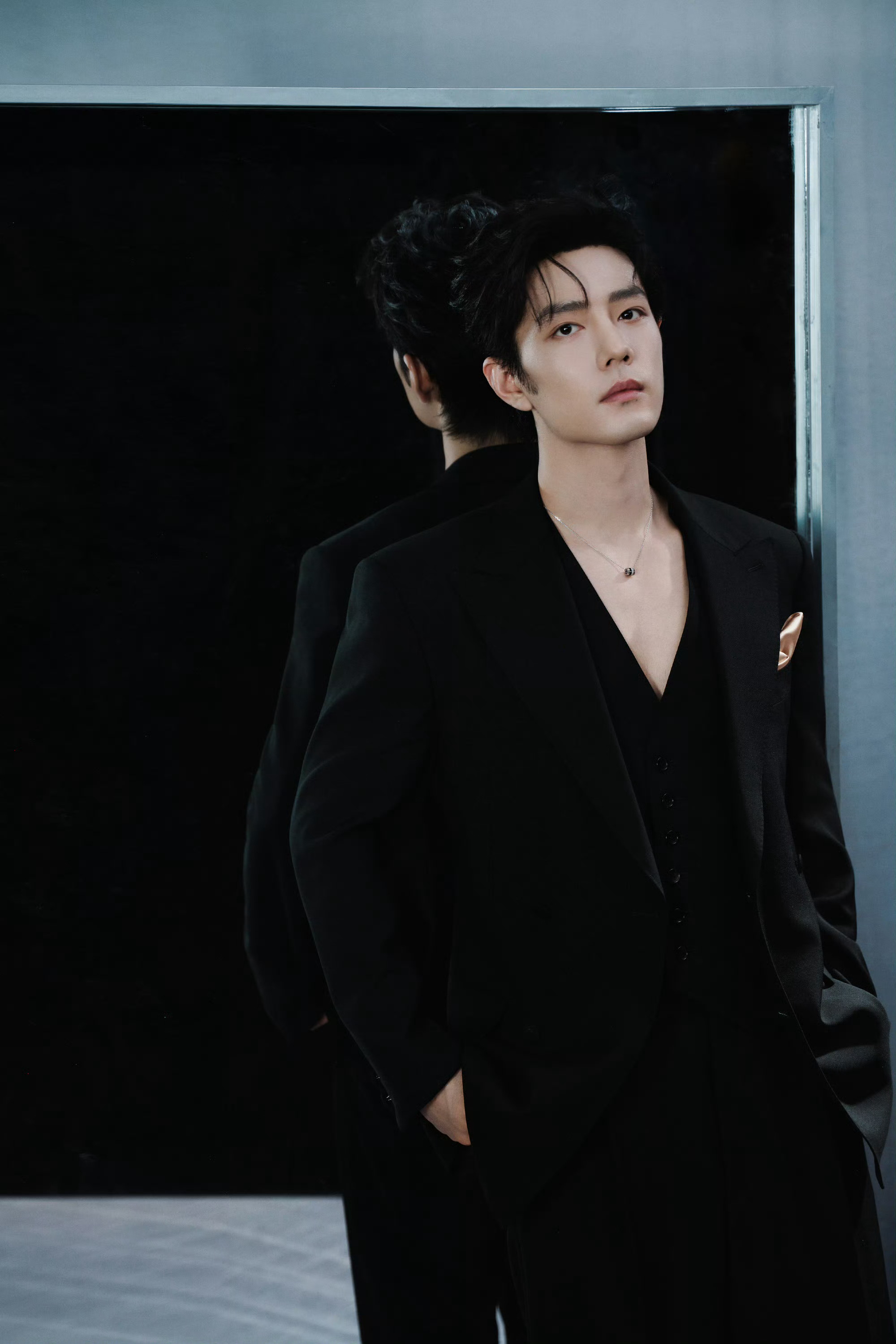 肖战 × 今日 NARS 品牌活动造型大片 📸 