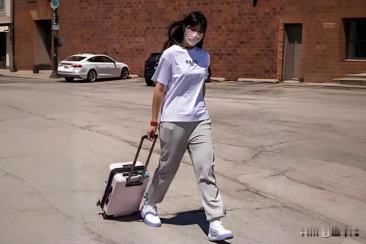 放心！李月汝不缺下家。

李月汝是个老实孩子，不到万不得已不会主动申请离队。
