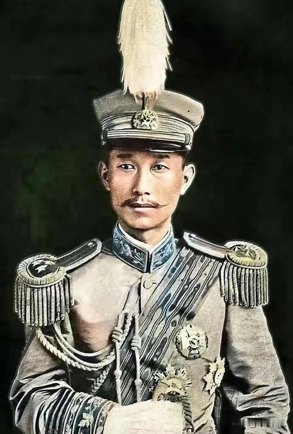 国葬第1人，两妻终身未嫁，儿子曾入外交部，情人至死恋恋不忘
 
这份沉甸甸的评价