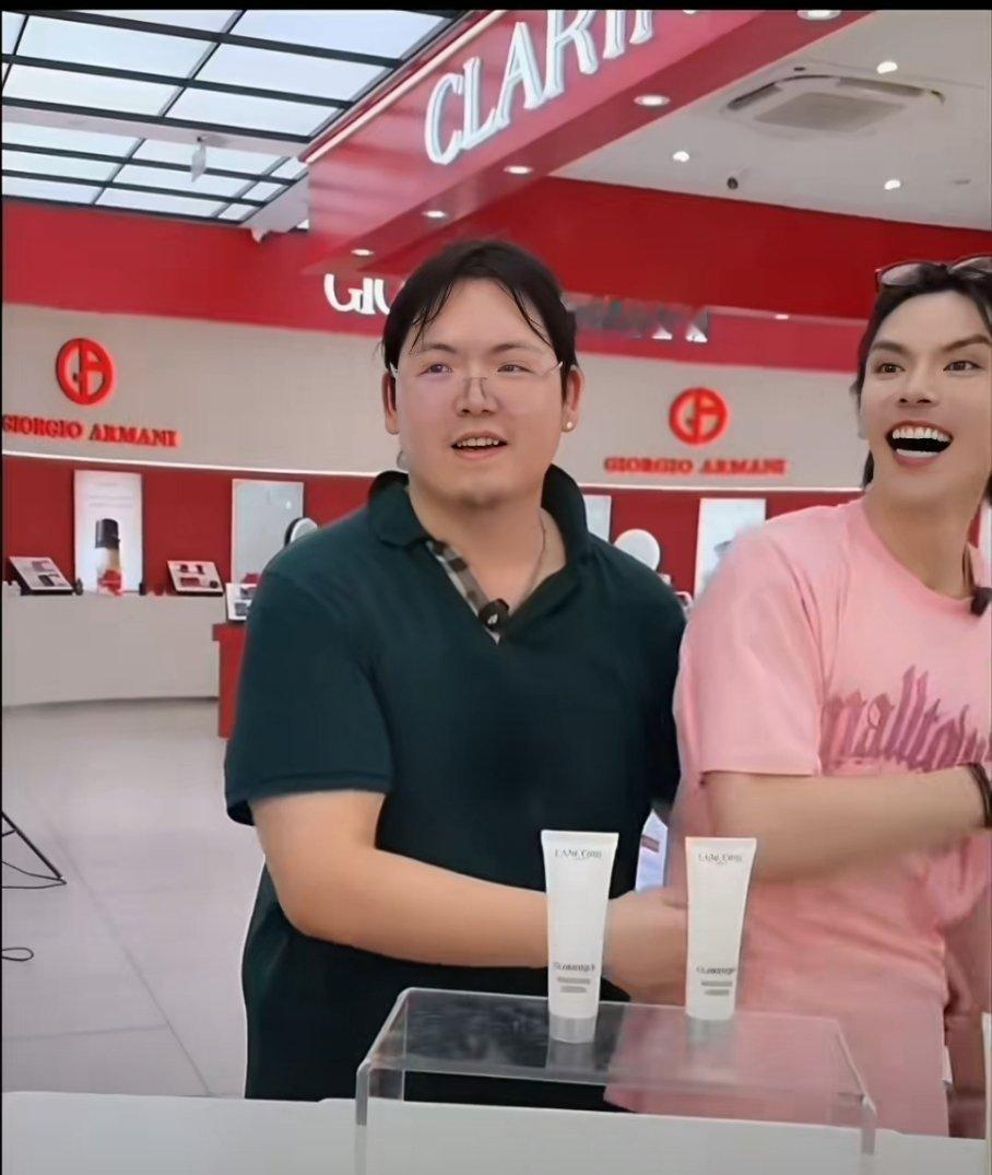 这哪是豪门恩怨的续集，分明是一出“懂事的大哥+认怂的妈+捡漏的小弟”的家庭伦理大