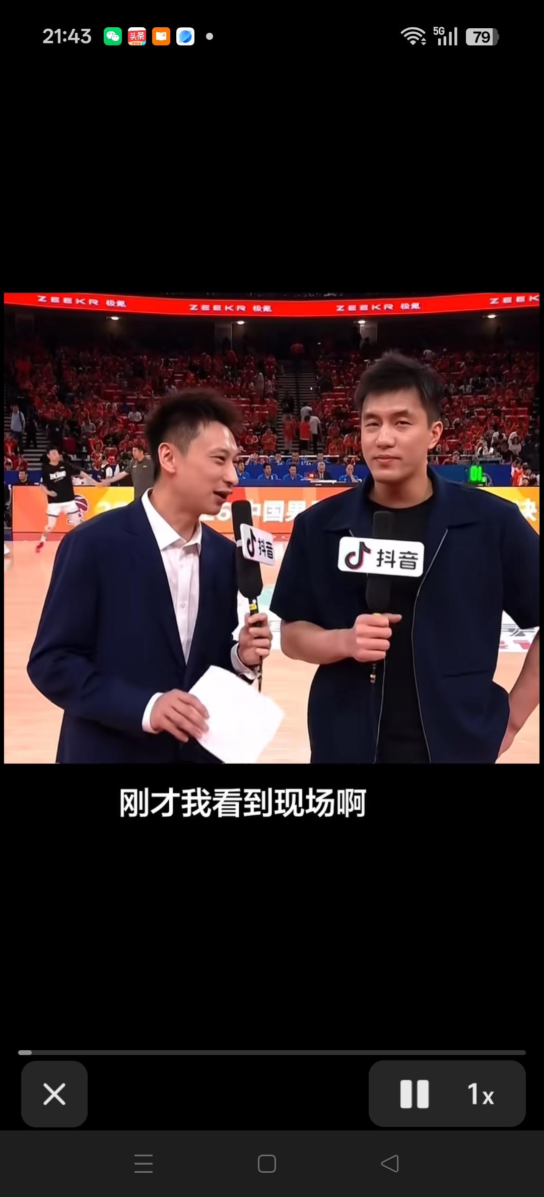 赛前采访郭艾伦，看到自己曾经的战友福格和金金。 再换了一个球队，依然打的生龙活虎