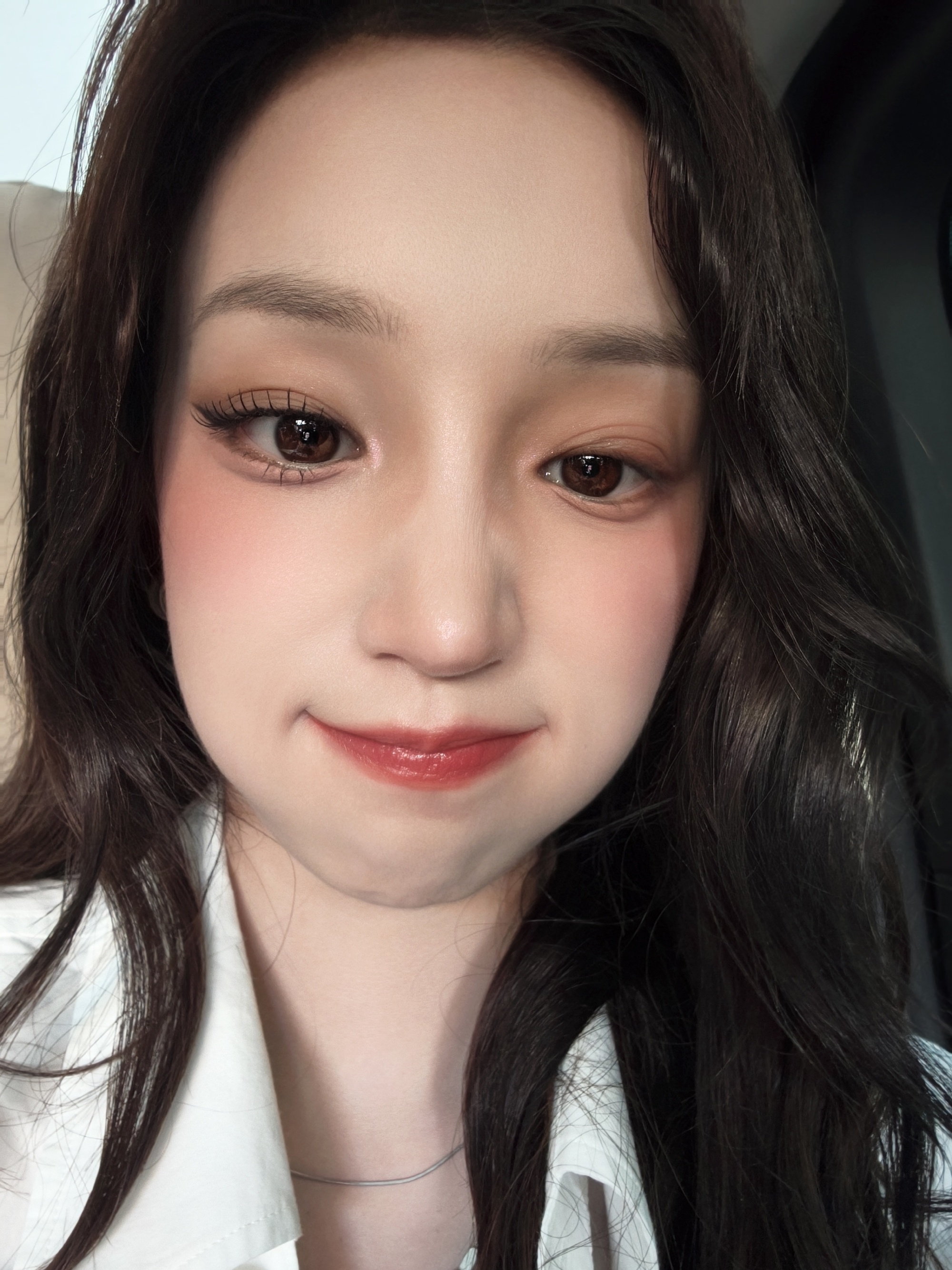 宋雨琦肿成蜜蜂小狗依旧很萌呀，希望宝宝麦粒肿快快好起来，期待中文专咯，不止五首歌