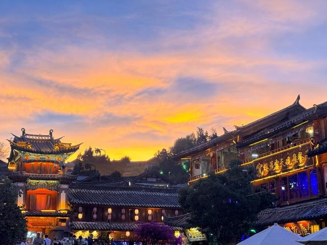 丽江古城维护费每人50元有效期一年游客是花钱去旅游的，还得收维护费，那不是逼着游