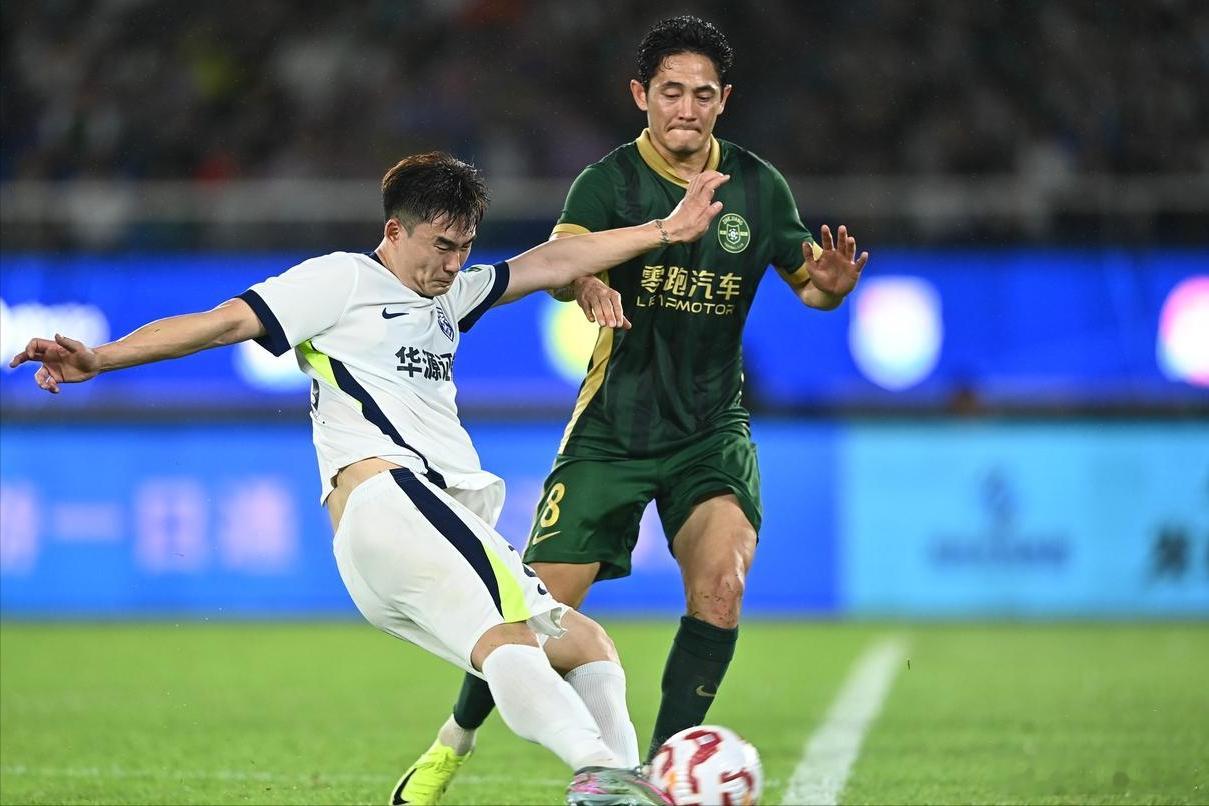 武汉三镇与浙江队之间，除了夺冠那个赛季，后面交手未尝胜绩。近三个赛季，三镇被浙江