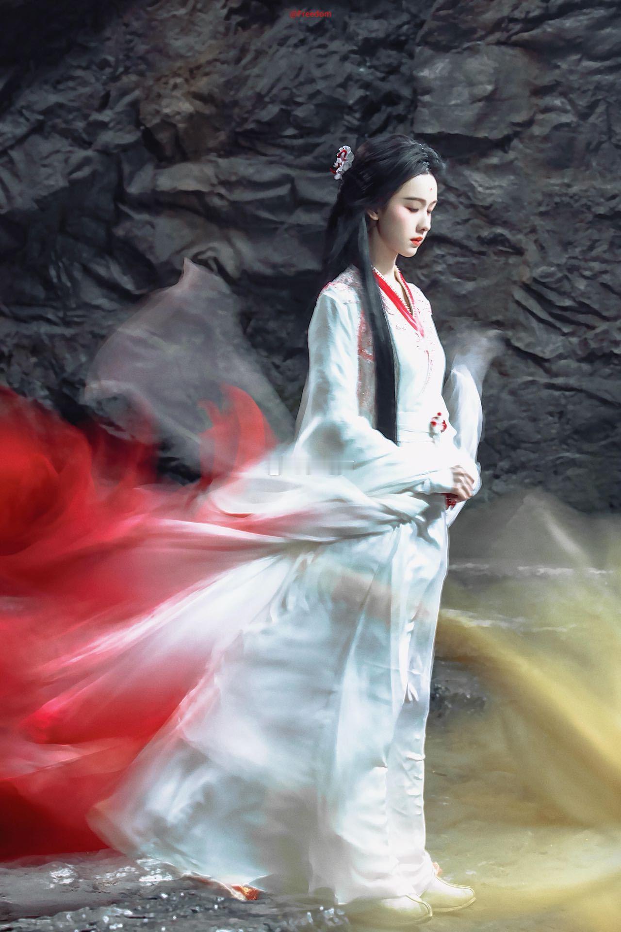 月鳞绮纪单更是怕观众哭脱水吗一集就哭肿眼睛，寄灵身份揭晓、白泽的结局、世界寄露的