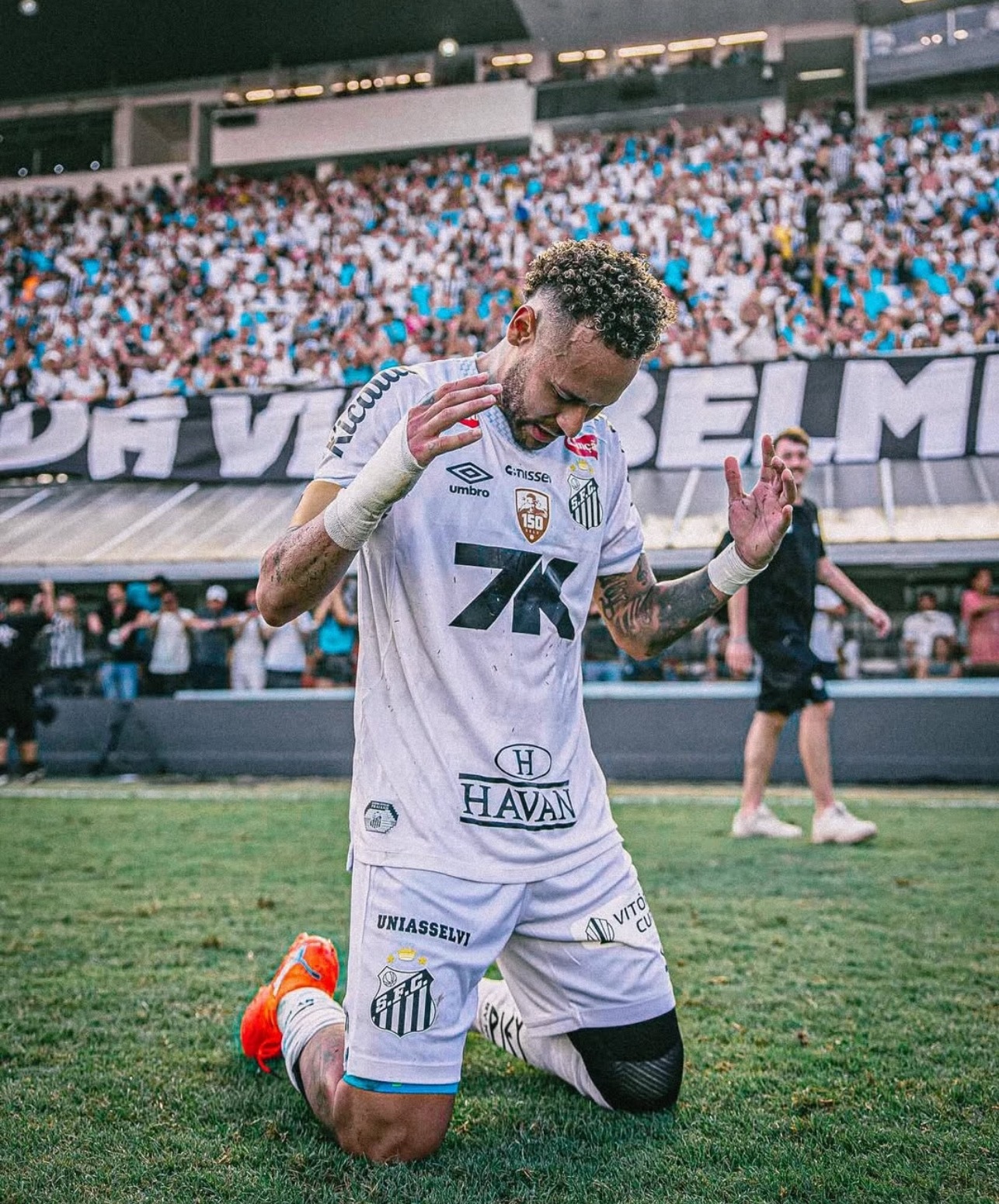 据《队报》12月22日报道，巴西球星内马尔已在贝洛奥里藏特接受左膝关节镜手术，主