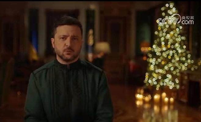 泽连斯基宁可站着死，绝不跪着生！泽连斯基发表讲话：不要软弱的战争协议，我们要的是