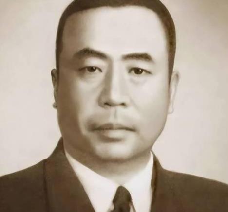 陈宝仓，国民党中将，实为潜伏特工，他的暴露竟与蔡孝乾叛变无关，而是因一张亲手绘制