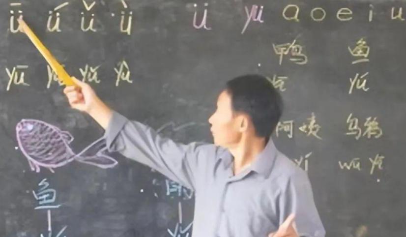 “我宁死也不道歉！”2019年，在乡镇执教19年优秀教师，在亲吻自己儿女后，来到