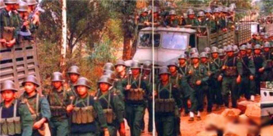 囚犯拿枪上街，监狱管理松懈惹祸，一场劳作变成武装冲突

1996年7月15日下午