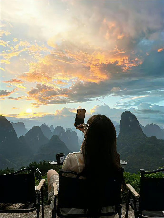 听过无数话，看似都很有道理；但我最信两句：一个物以类聚，一个因果报应。 ​​​有