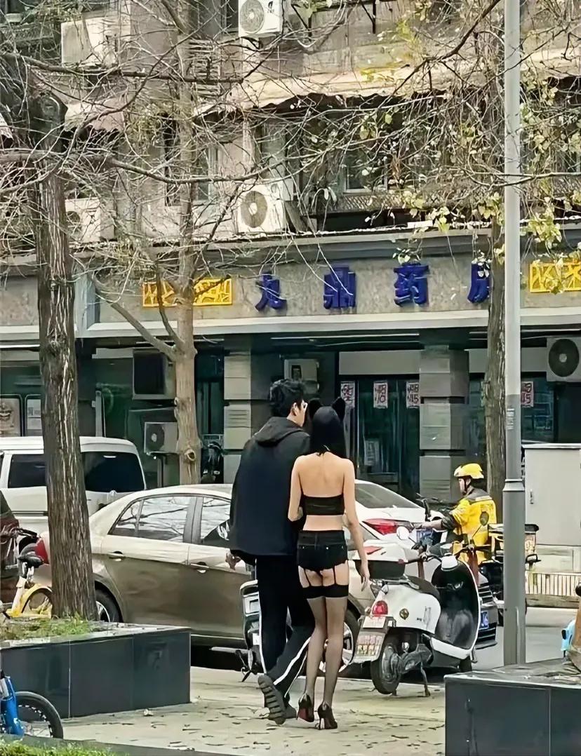 这一刻我有点迷糊，到底是冬天还是夏天？跨年夜玩的挺嗨啊！年轻就是任性！