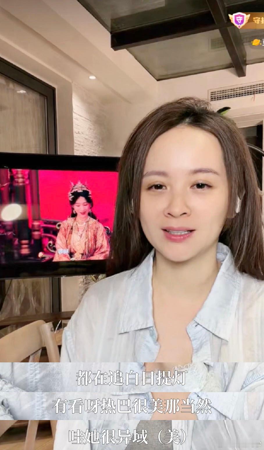 邓莎夸迪丽热巴异域美迪丽热巴的浓颜长相自带氛围感，异域风情让她在古装造型里格外出