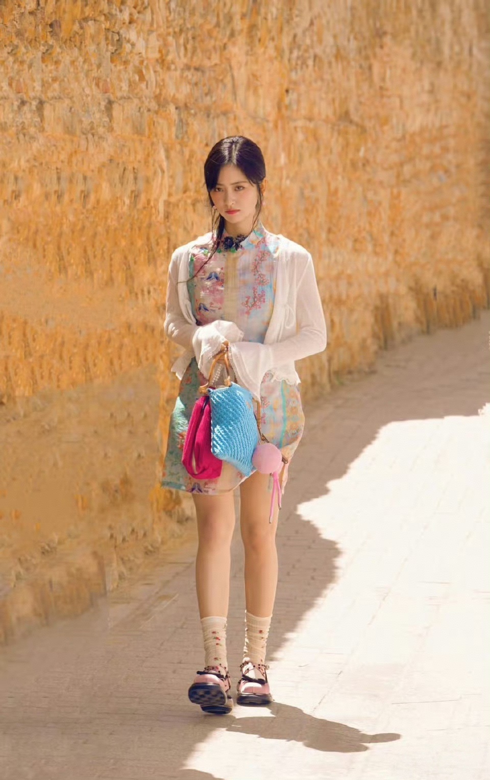 沈月中餐厅ootd 中餐厅路透，每一套穿搭造型精准都戳中我的心脏，每一套都好好看