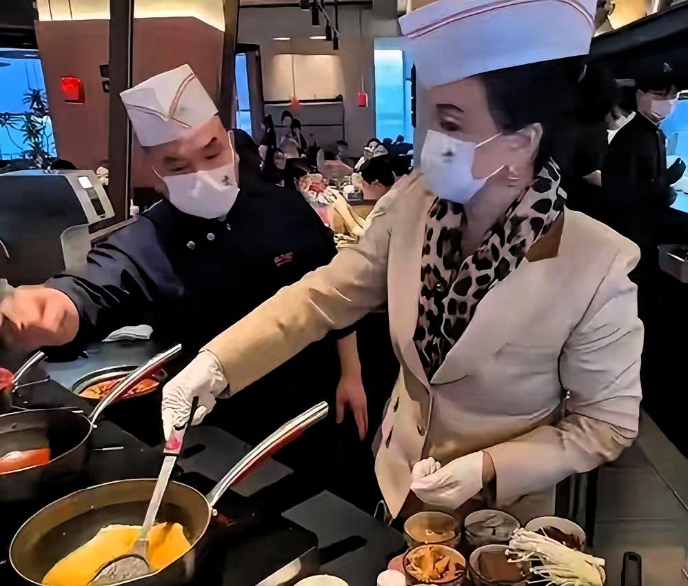 汪小菲的亲情账，大家都在看，这是怎么回事
汪小菲这人，对着岳母那面，他总是说好话