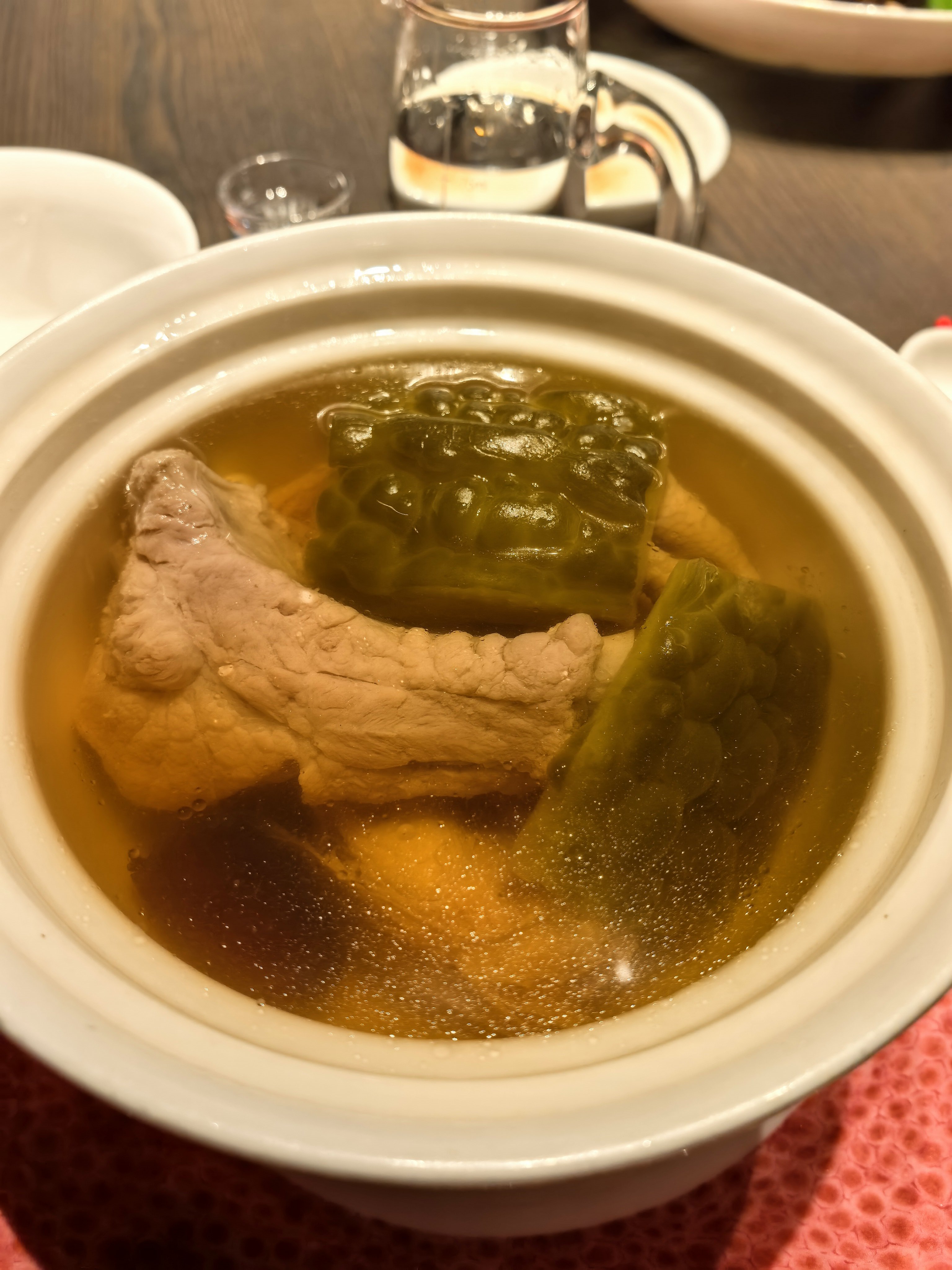 有朋自远方来吃好一点，杜远凉炖排骨，溏心两头鲜鲍，清蒸东星斑，啫啫黄鳝煲，卤水牛