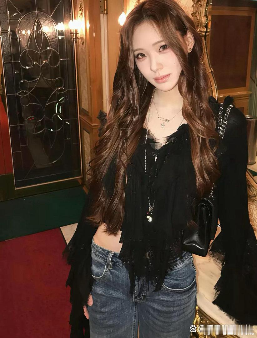 小S的二女儿，终究是长成了她爸爸喜欢的样子，妈妈梦想的样子。 ​​​