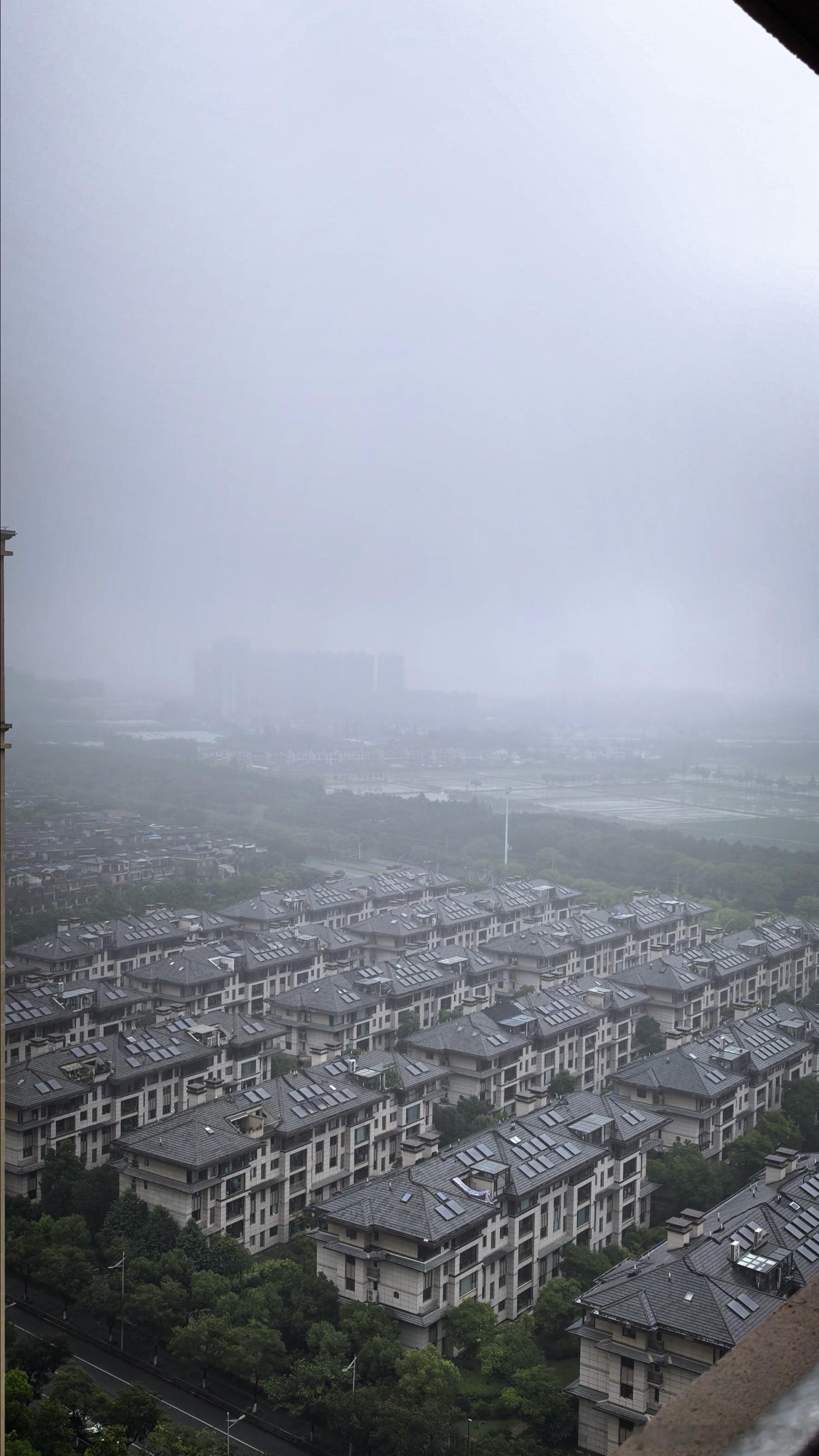 又是烟雨迷蒙的一天 🌧 