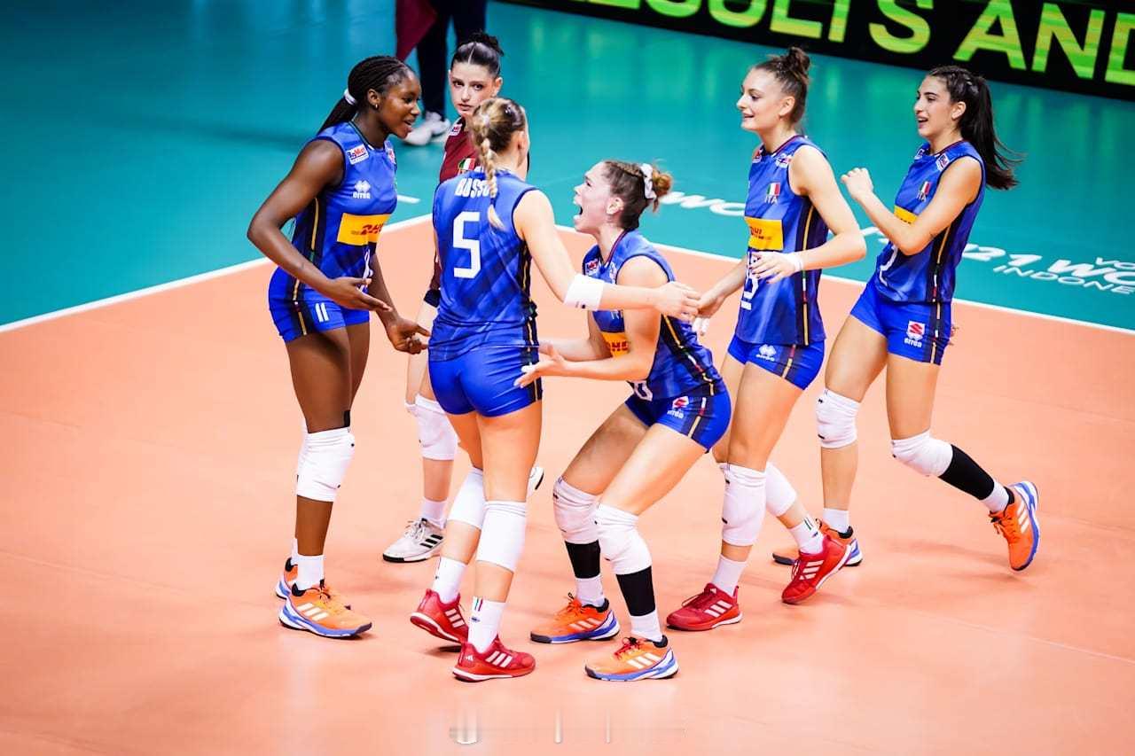【U21女排世锦赛意大利3-2力克日本夺冠】国际排坛战报速递8月17日印尼泗水，