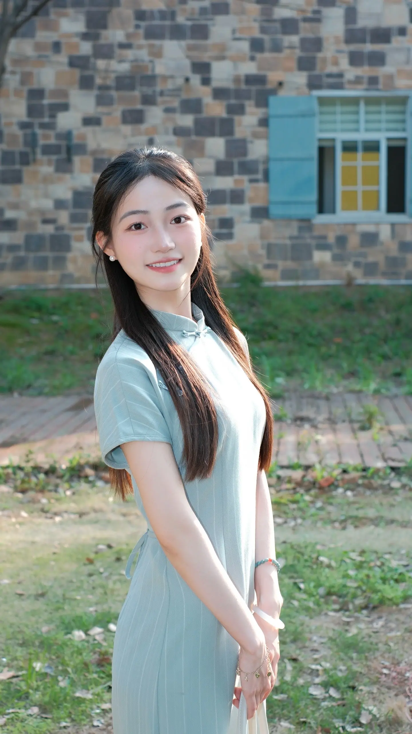 论旗袍与中国女生的适配度。圆脸三分财 不富也镇宅