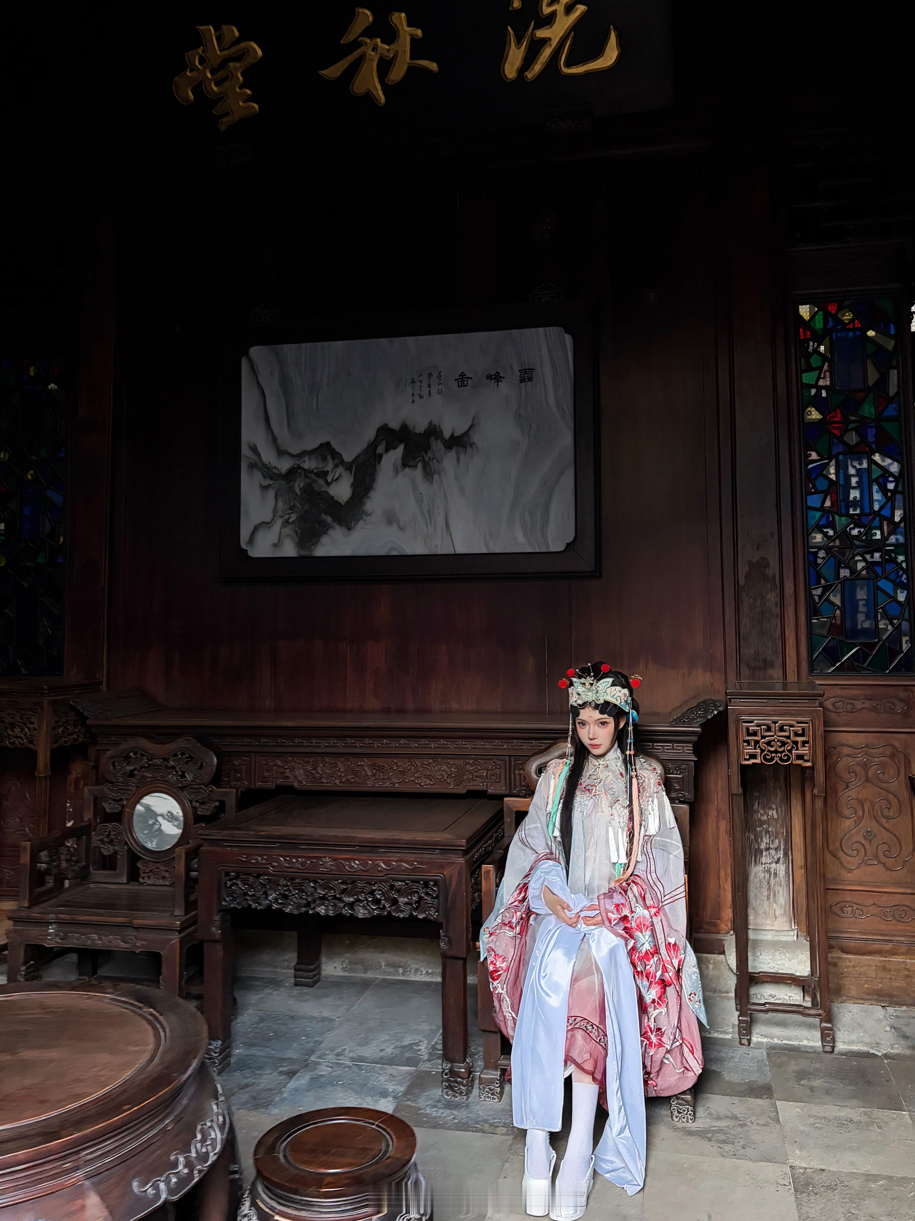 叹世人尽被情牵挽 