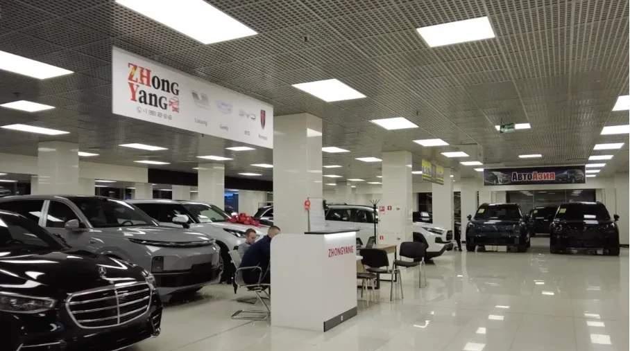 三年前，俄罗斯人抢中国车抢疯了，理想L9卖到90万还得排队。
现在呢？莫斯科天雅