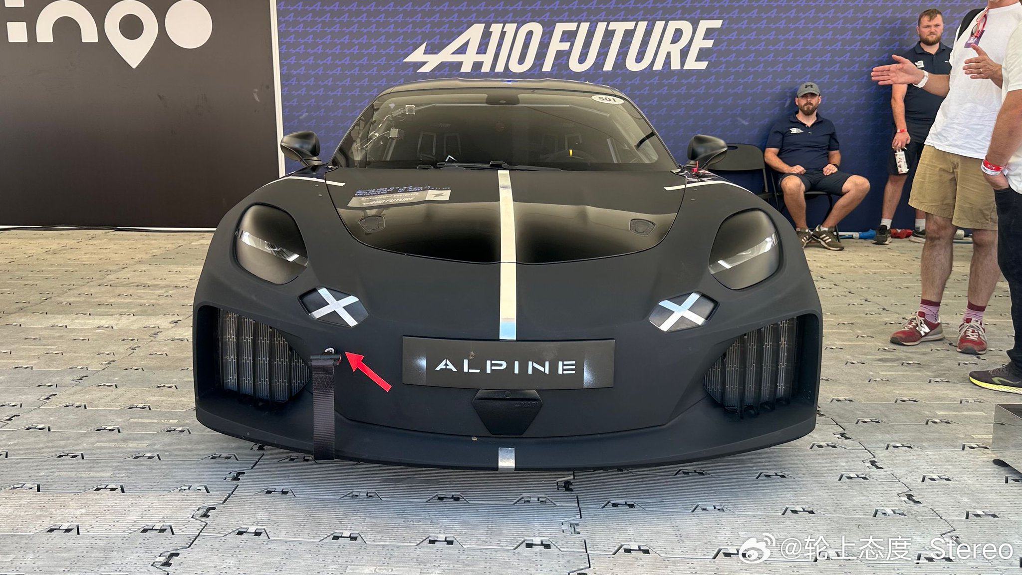 纯电版的Alpine A110 EV外观的感觉还在，车身并没有变厚太多希望能把这