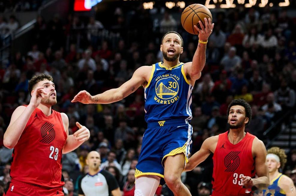 北京时间12月15日，NBA常规赛再战一场，库里全场狂轰12记三分，但关键时刻出