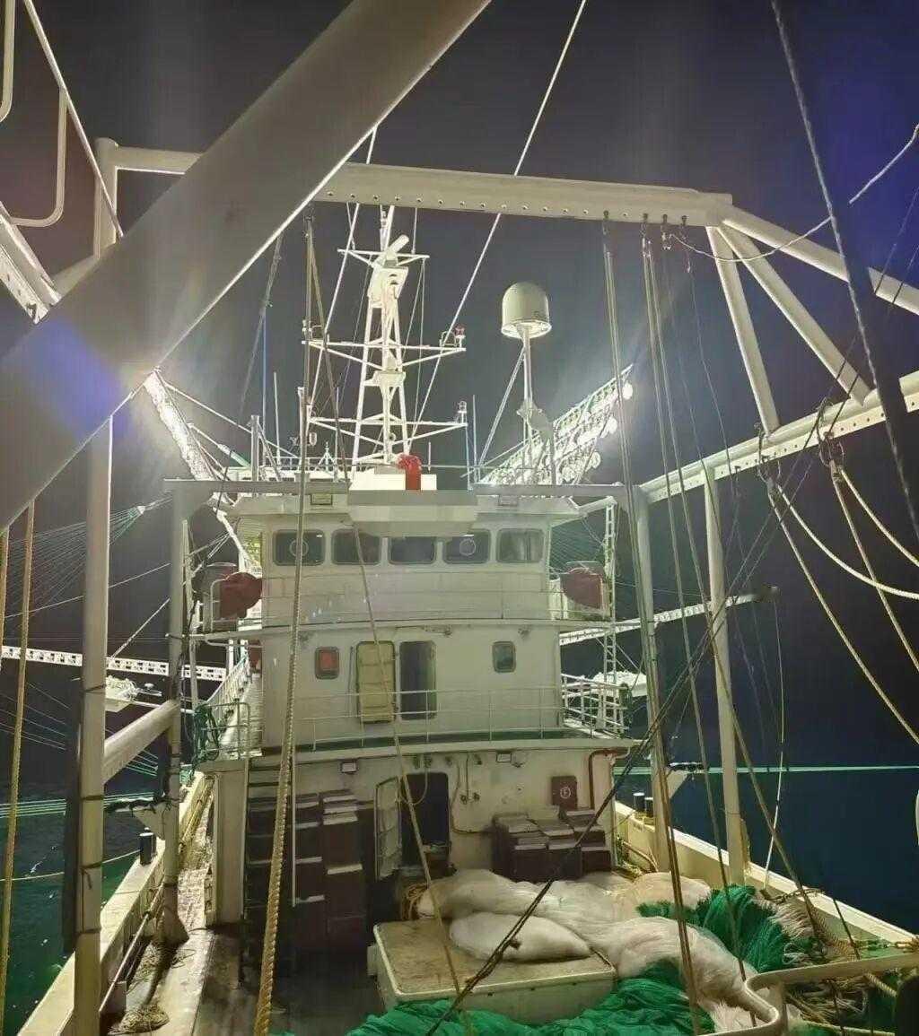 死刑！远洋渔船二副公海杀船长抛尸，作案前跳海被救，关闭监控下狠手
 
这起发生在