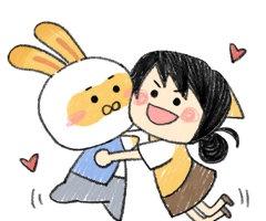 画面风格：照片中乔欣游走在瑞士湖光山色之间，呈现惬意、松弛的度假状态，面带笑容，