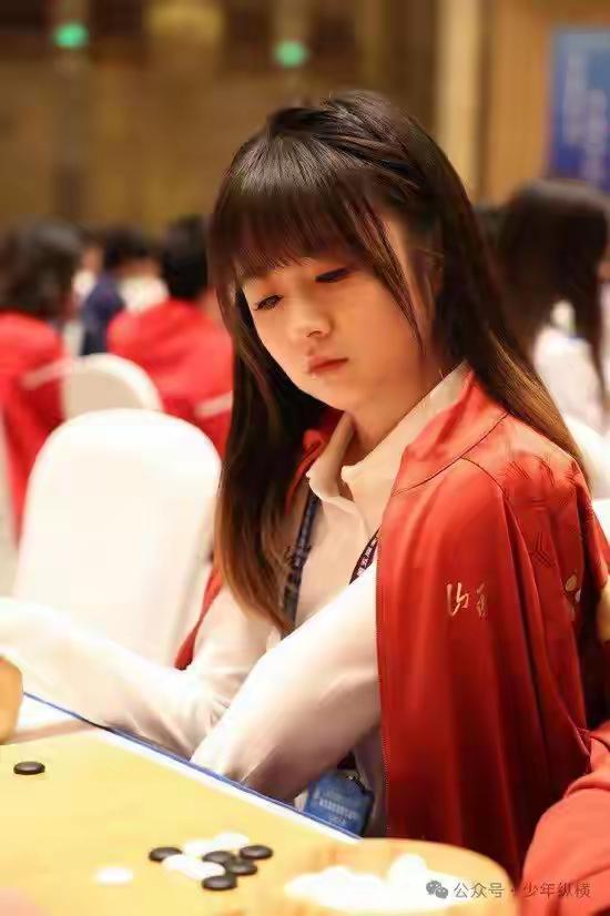 战鹰在中国围棋界什么水平?相当于射雕系列里的哪位英雄?
围棋棋盘虽小，但可以翱翔