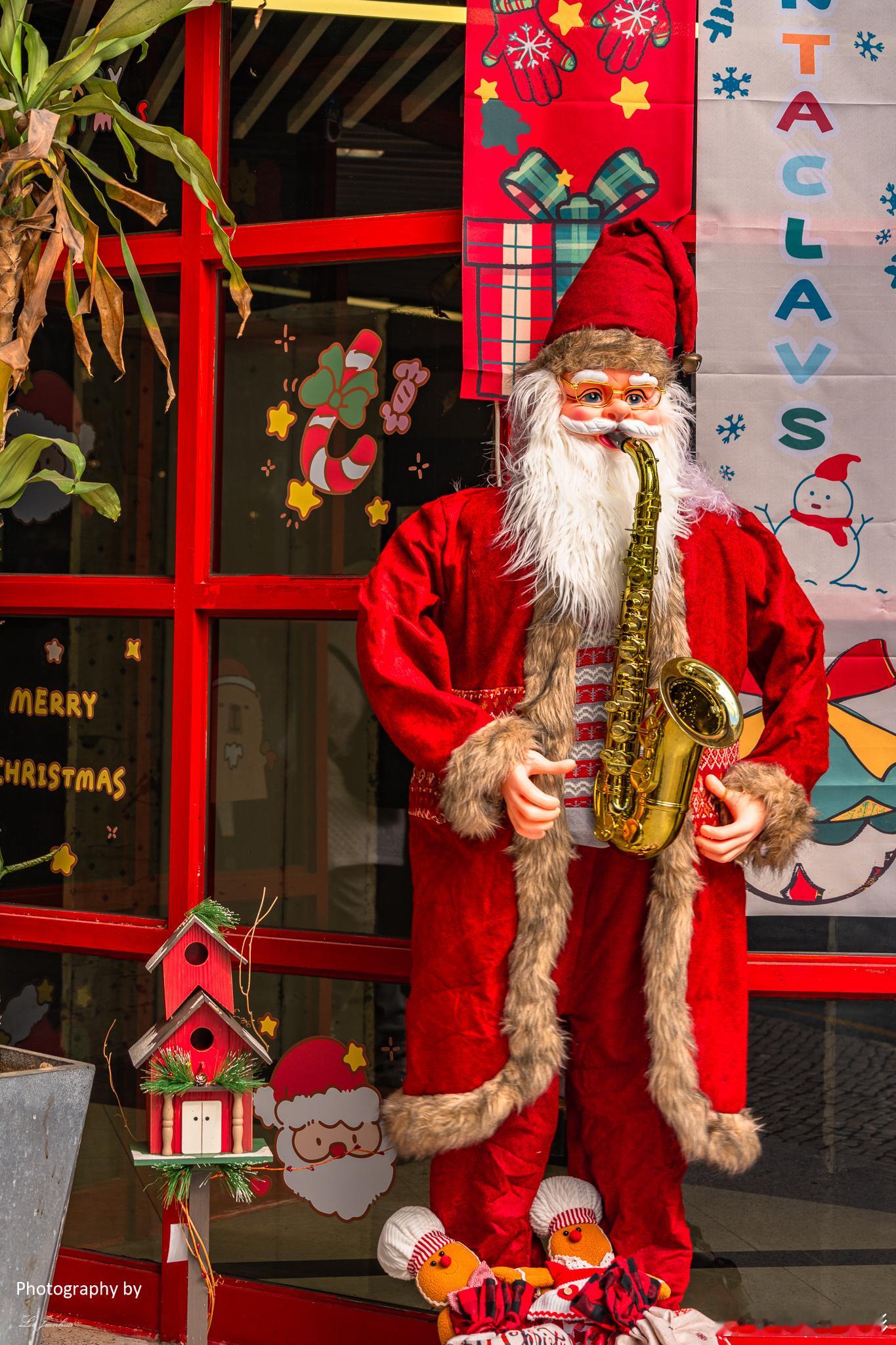 金钩拜，金钩拜，金钩噢得喂。还得是澳门的街头圣诞气氛浓郁一些。晚安。 