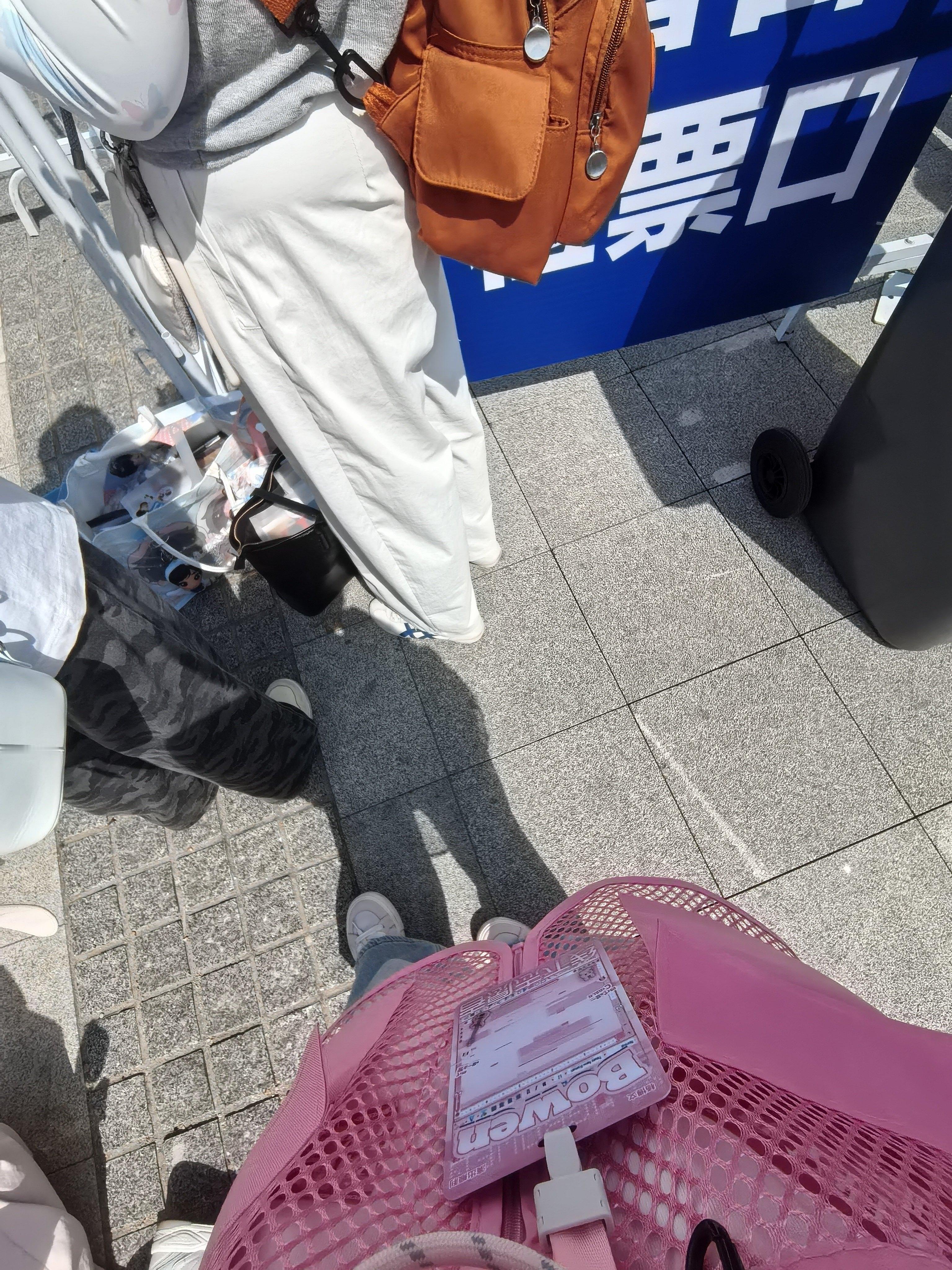 似乎再苦再累，只要能见面那都值得 